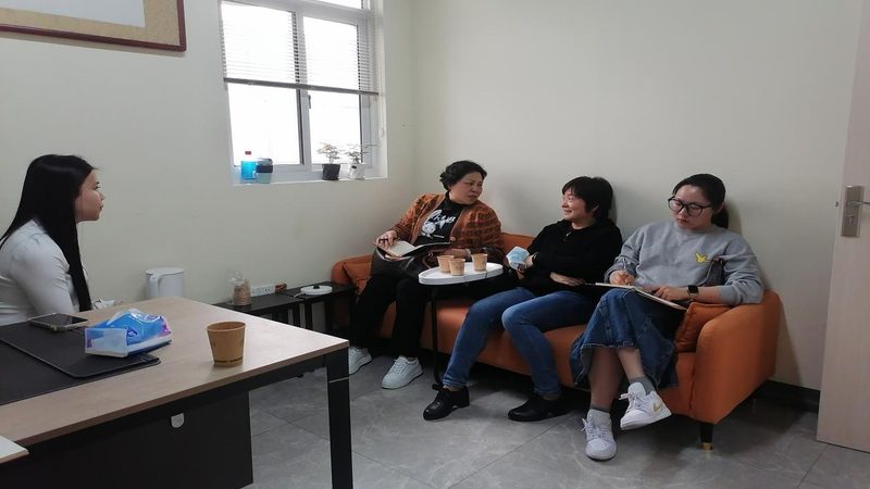 在选择成人高考辅导班时，可以从以下几个方面来参考价格：