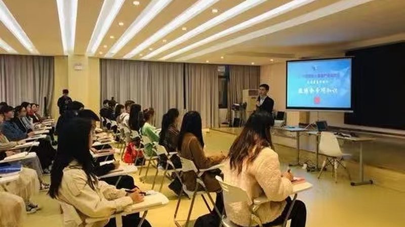 在线职业培训平台资质查询攻略：揭秘如何辨别真伪
